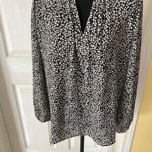 Blouse flowy loose fit pretty print black and white full sleeve NWOT